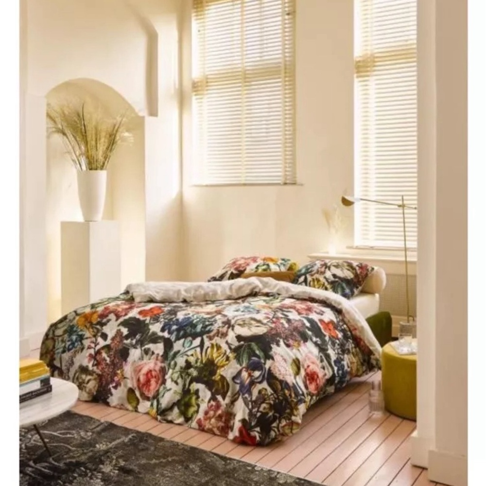 Essenza Famke Queen Duvet Cover and Two Standard Shams Vanilla. Brand New!